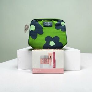 Clinique Skincare & Lip Set with Clinique Makeup Pouch NWT